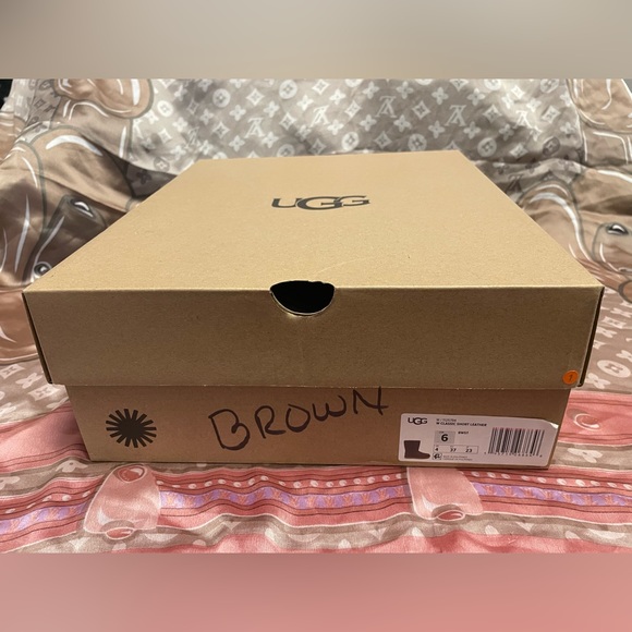 Brown Classic Short Ugg Boot - Picture 8 of 8